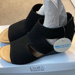 Black, lightweight dress casual zip heel shoes